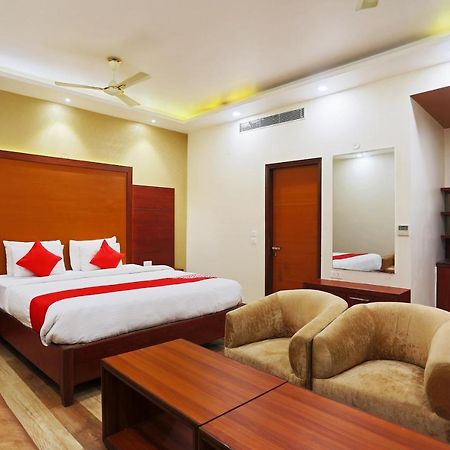 Hotel Capital O Green Palms Near Jhilmil Metro Station Nueva Delhi Exterior foto