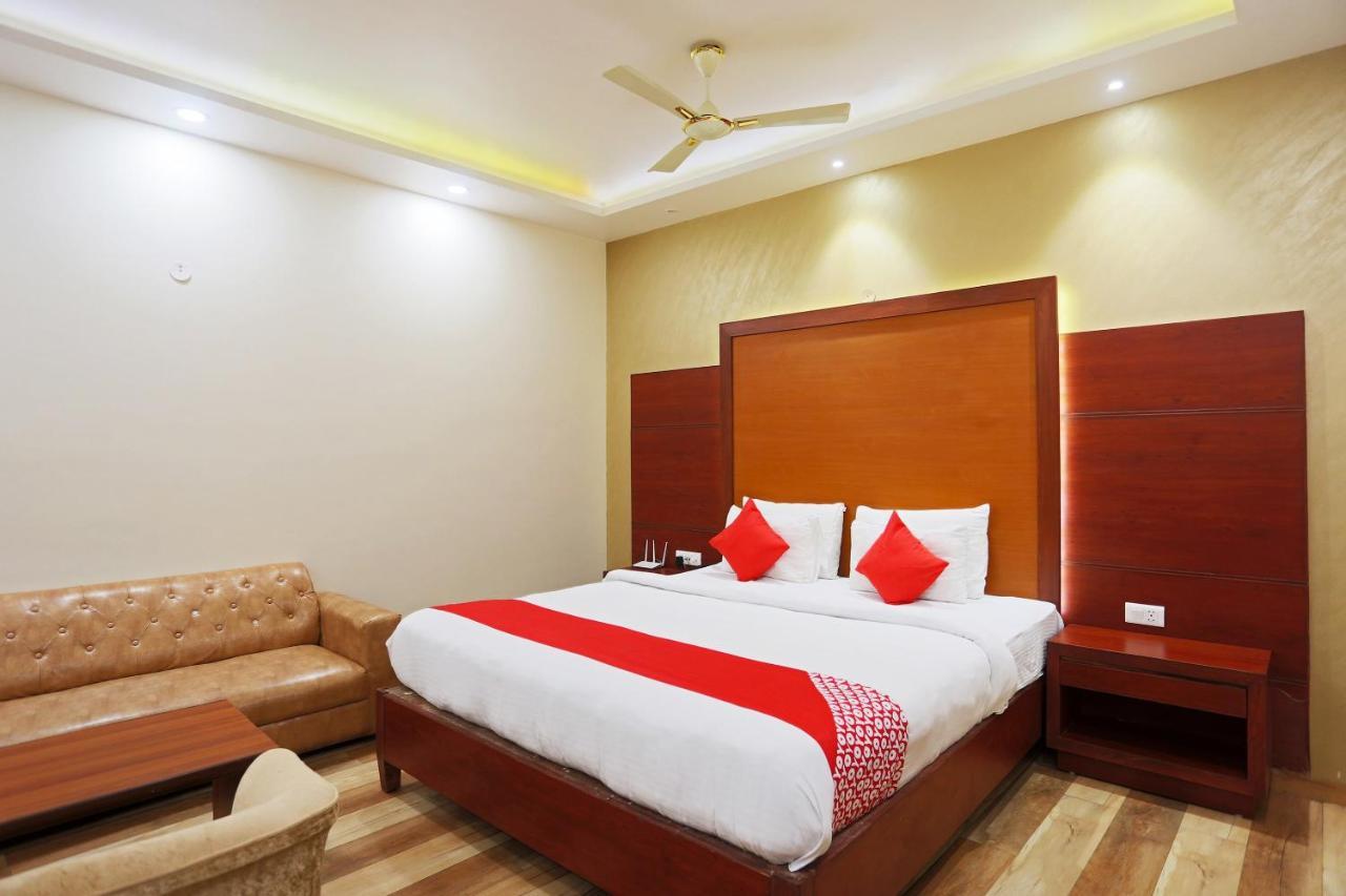 Hotel Capital O Green Palms Near Jhilmil Metro Station Nueva Delhi Exterior foto