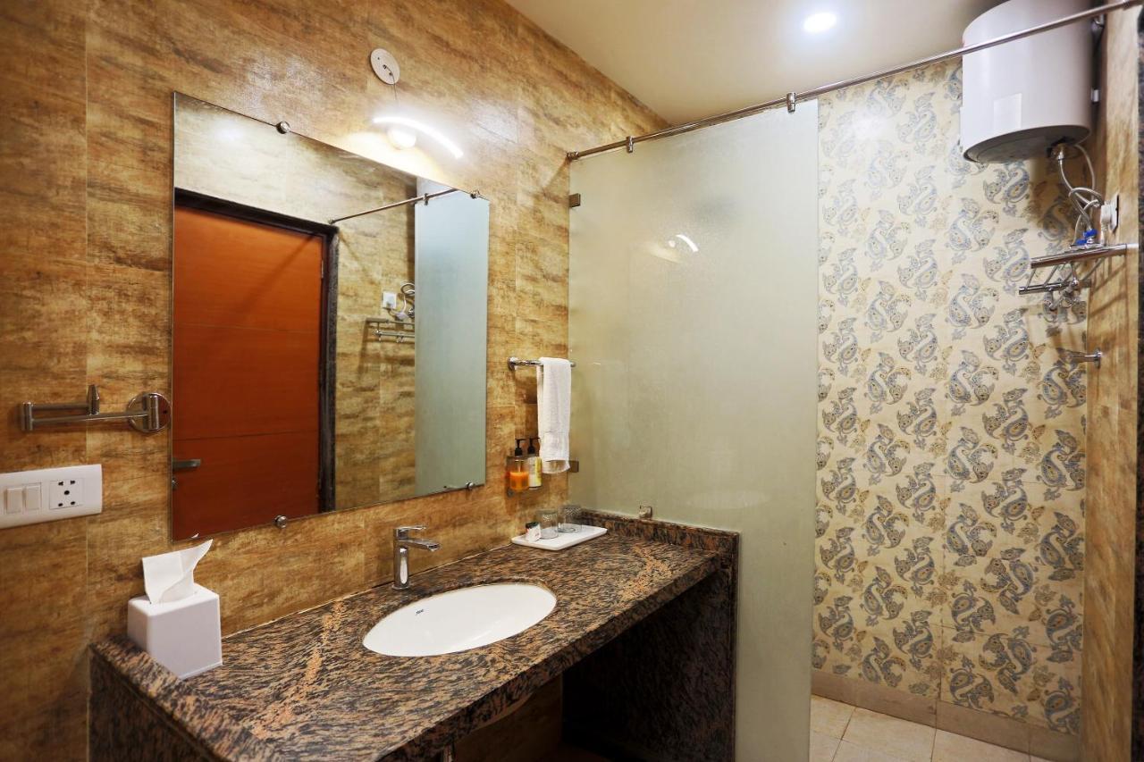 Hotel Capital O Green Palms Near Jhilmil Metro Station Nueva Delhi Exterior foto