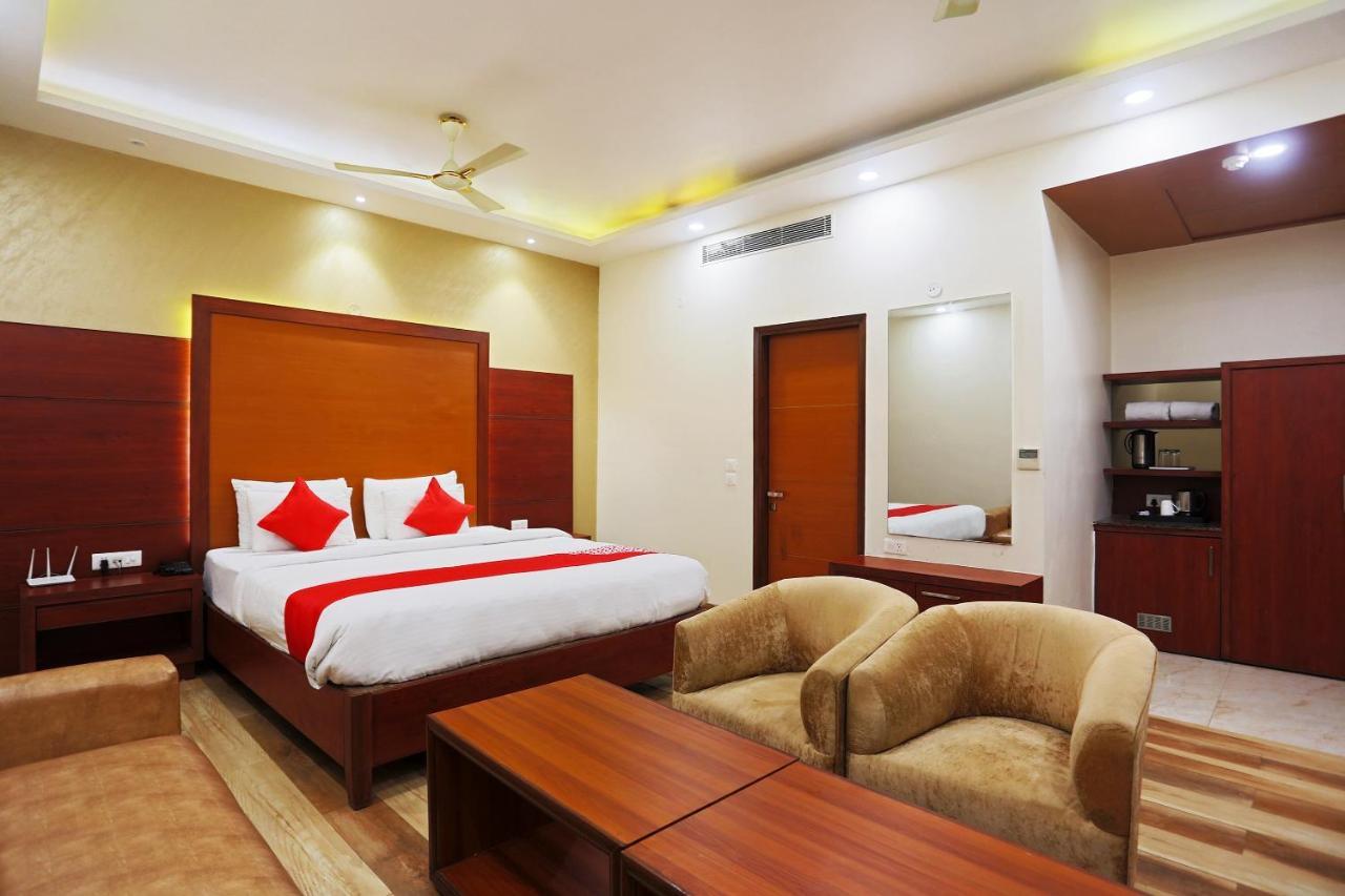 Hotel Capital O Green Palms Near Jhilmil Metro Station Nueva Delhi Exterior foto