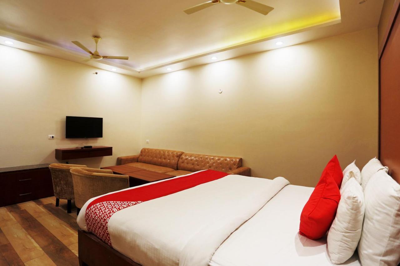 Hotel Capital O Green Palms Near Jhilmil Metro Station Nueva Delhi Exterior foto