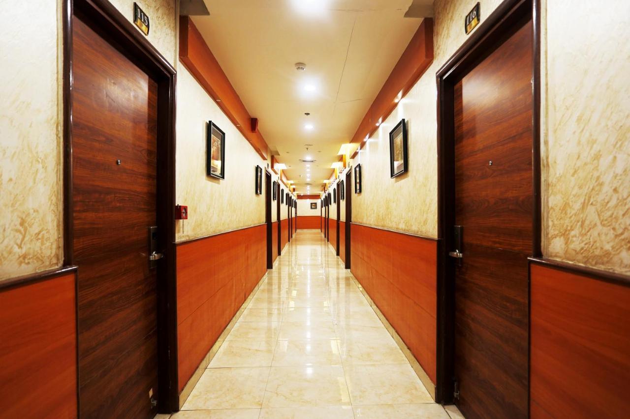 Hotel Capital O Green Palms Near Jhilmil Metro Station Nueva Delhi Exterior foto
