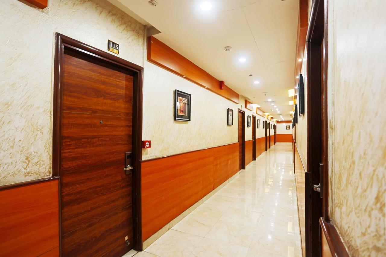 Hotel Capital O Green Palms Near Jhilmil Metro Station Nueva Delhi Exterior foto
