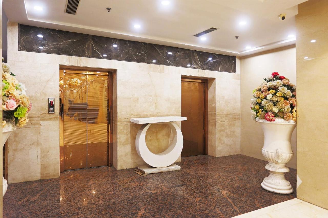 Hotel Capital O Green Palms Near Jhilmil Metro Station Nueva Delhi Exterior foto