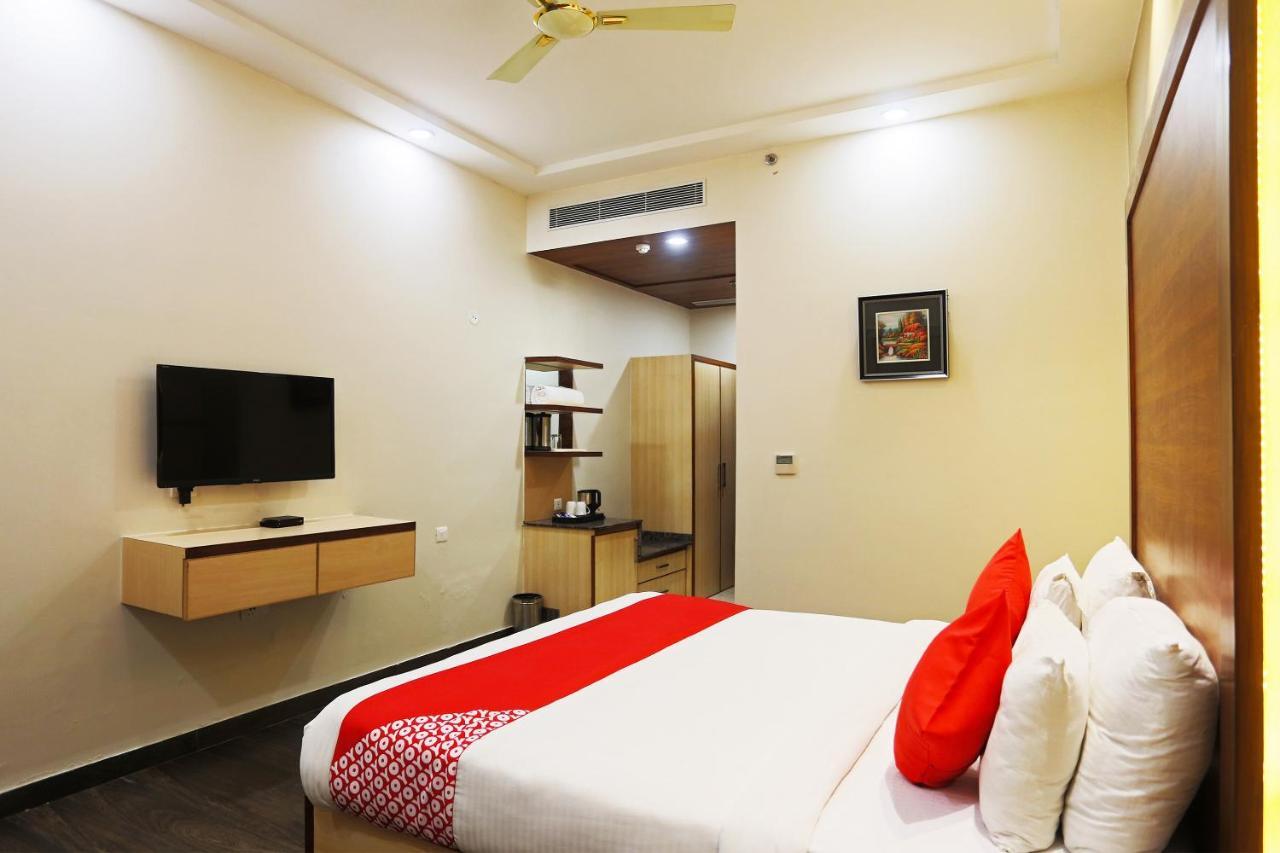 Hotel Capital O Green Palms Near Jhilmil Metro Station Nueva Delhi Exterior foto