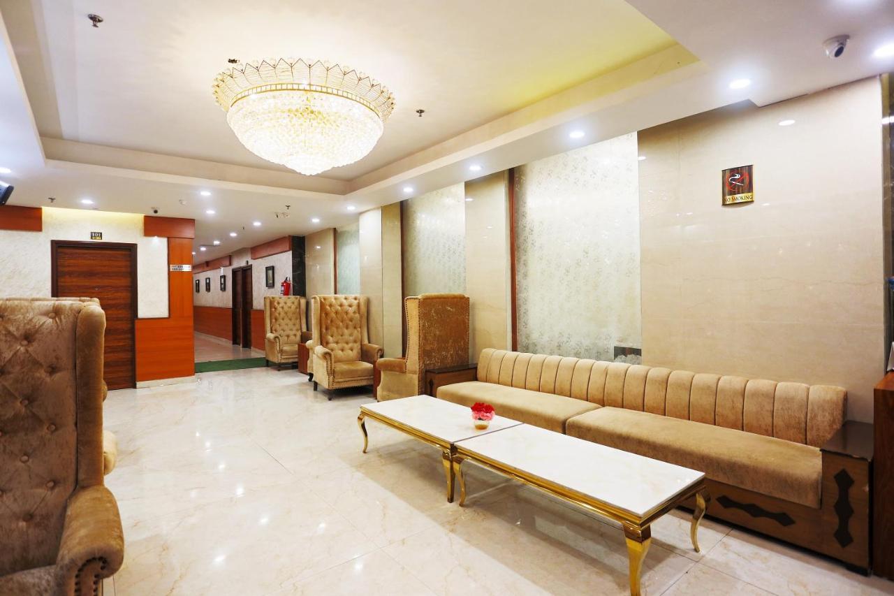 Hotel Capital O Green Palms Near Jhilmil Metro Station Nueva Delhi Exterior foto