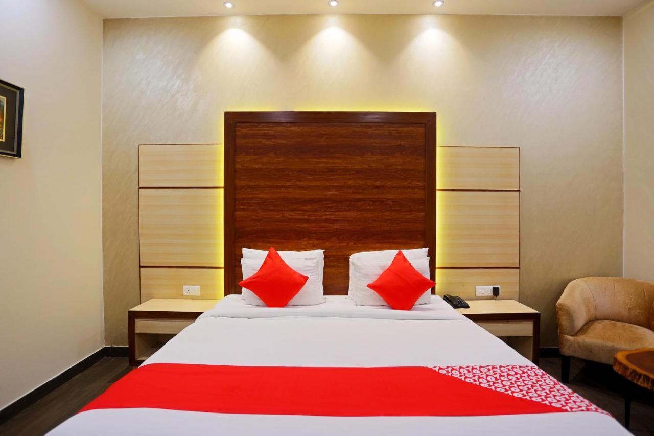 Hotel Capital O Green Palms Near Jhilmil Metro Station Nueva Delhi Exterior foto
