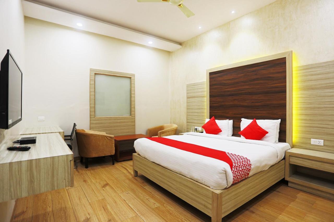 Hotel Capital O Green Palms Near Jhilmil Metro Station Nueva Delhi Exterior foto