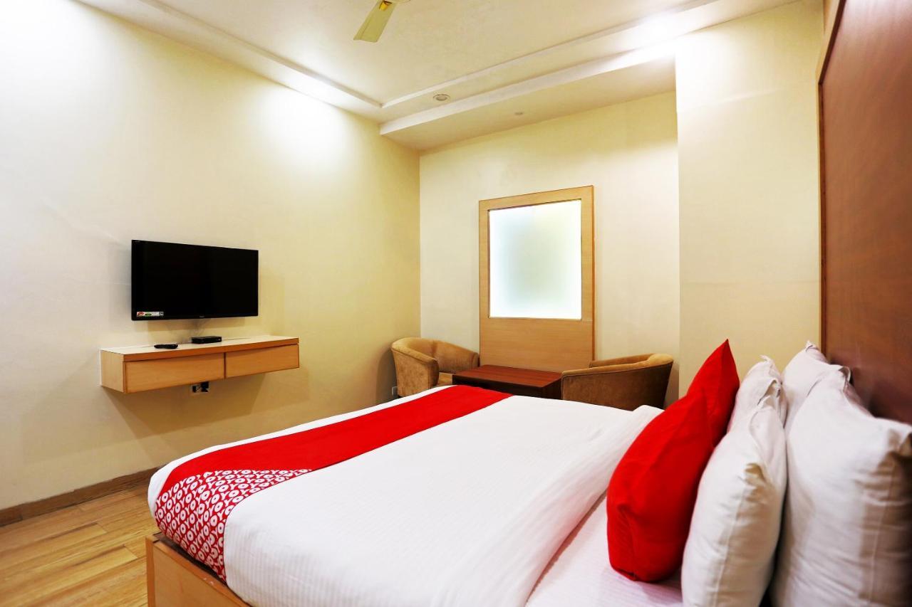 Hotel Capital O Green Palms Near Jhilmil Metro Station Nueva Delhi Exterior foto