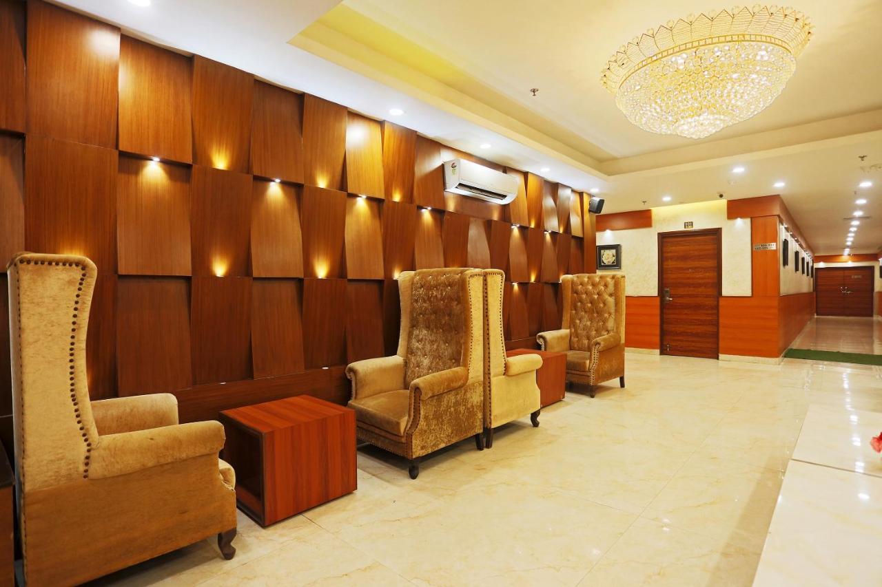 Hotel Capital O Green Palms Near Jhilmil Metro Station Nueva Delhi Exterior foto