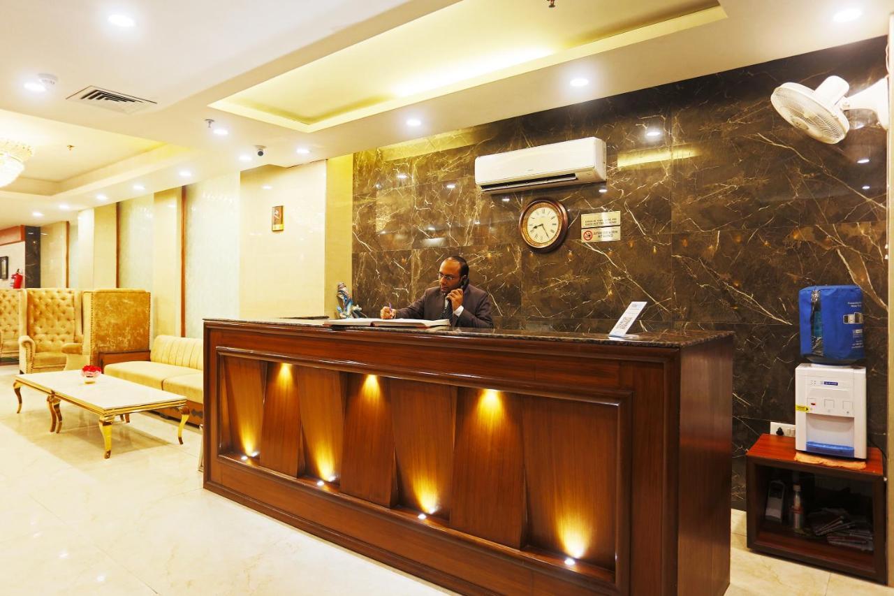 Hotel Capital O Green Palms Near Jhilmil Metro Station Nueva Delhi Exterior foto