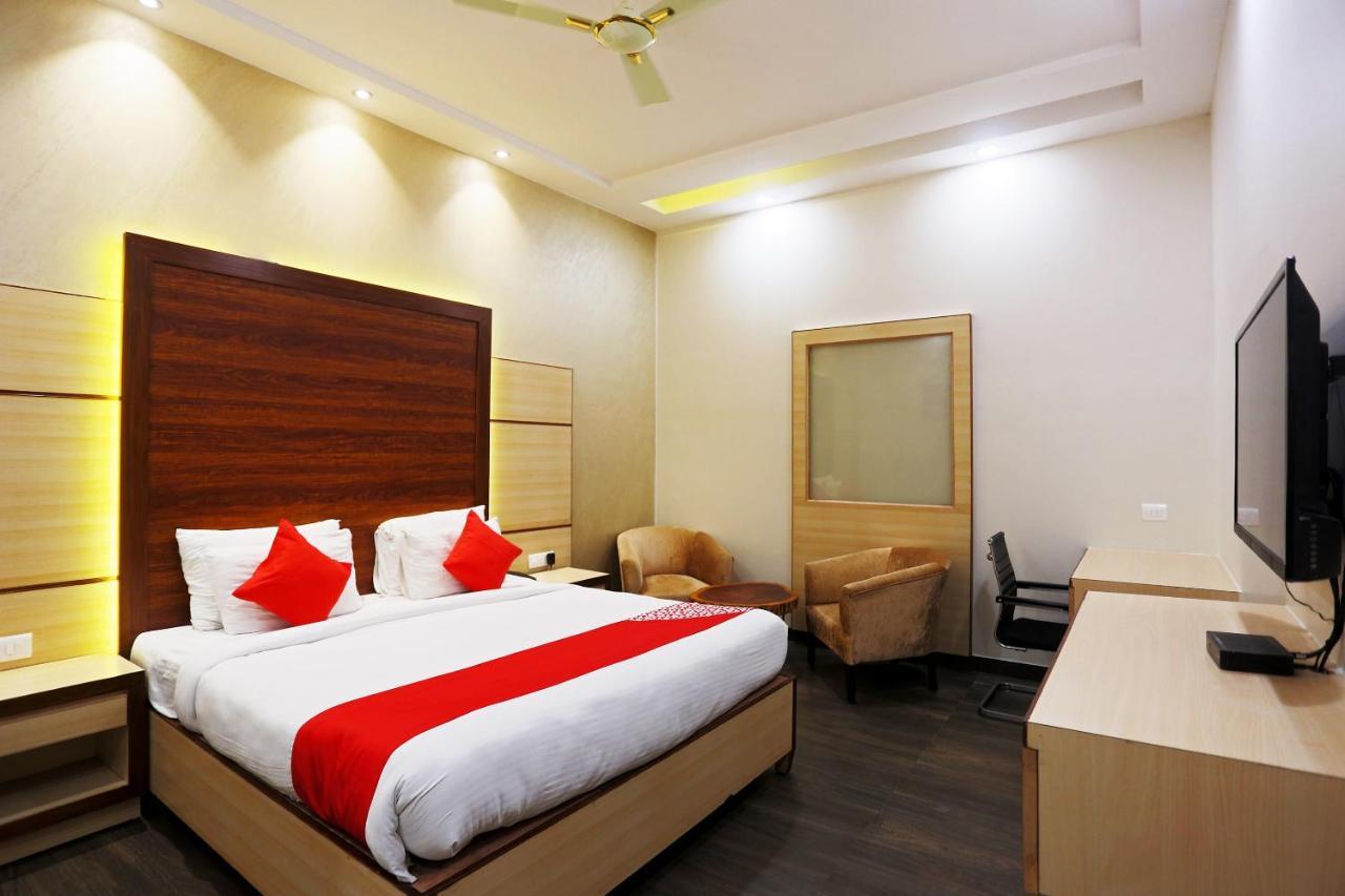 Hotel Capital O Green Palms Near Jhilmil Metro Station Nueva Delhi Exterior foto