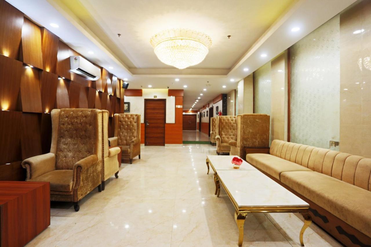 Hotel Capital O Green Palms Near Jhilmil Metro Station Nueva Delhi Exterior foto