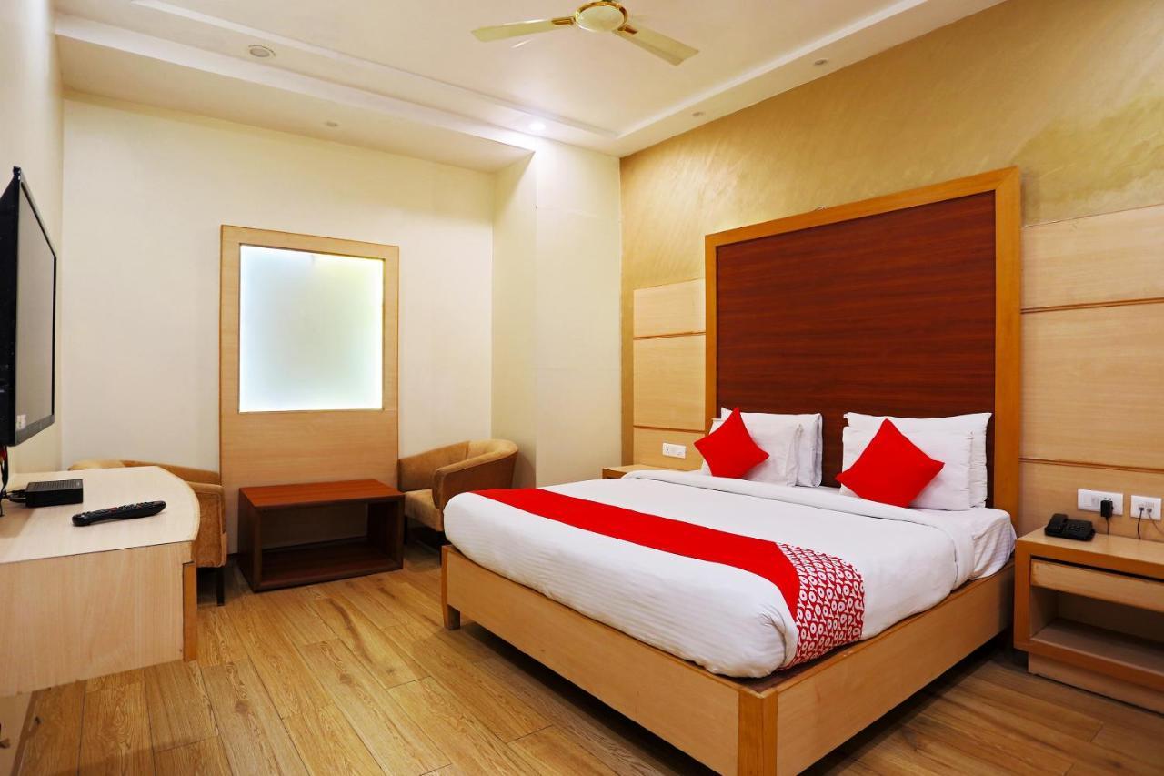 Hotel Capital O Green Palms Near Jhilmil Metro Station Nueva Delhi Exterior foto