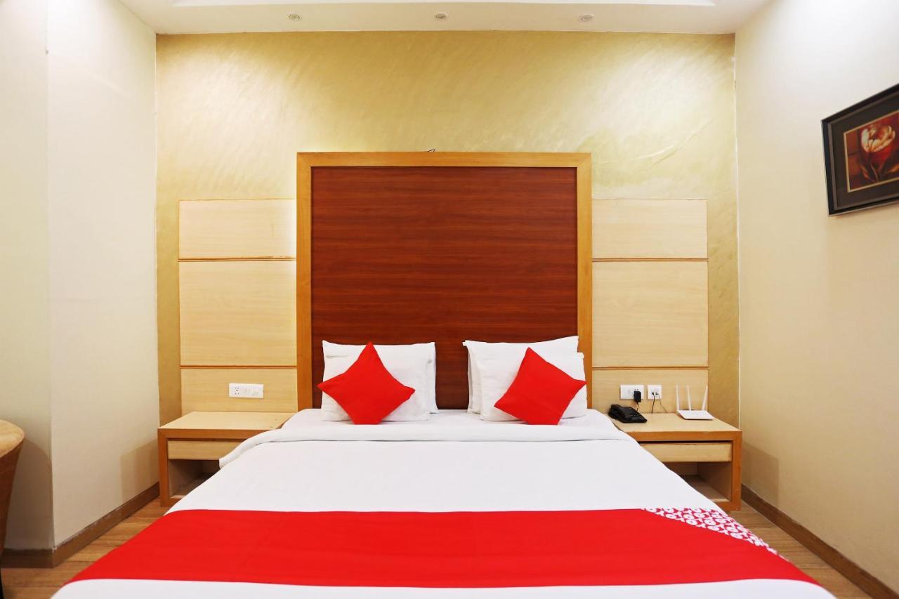 Hotel Capital O Green Palms Near Jhilmil Metro Station Nueva Delhi Exterior foto